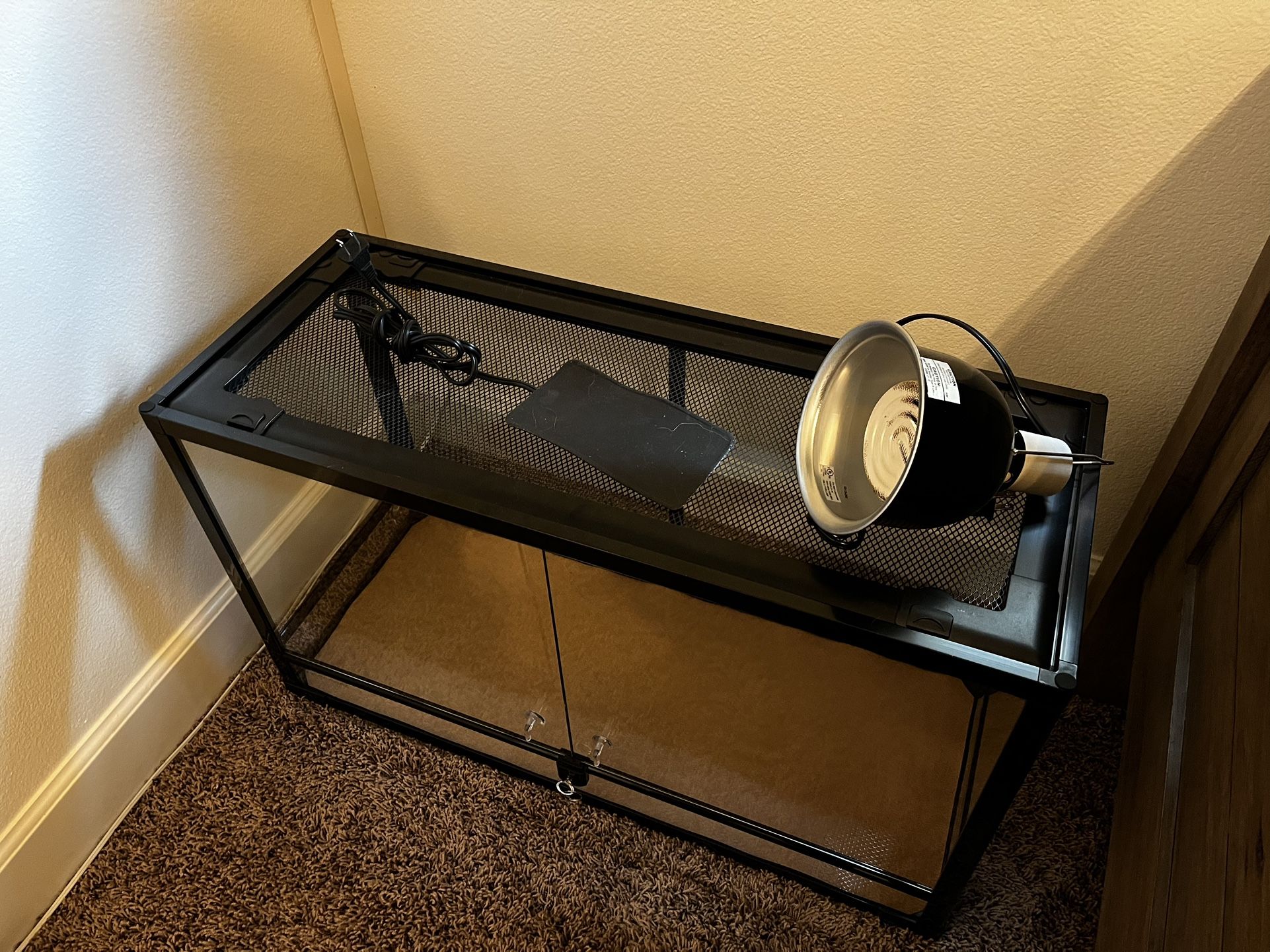 Terrarium/tank for lizard or snakes