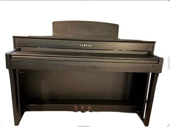 Yamaha Clavinova CLP-645 Digital Piano – Pristine Condition