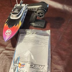 Pro boat recoil 2 brushless RC boat 18-in like new condition ready to run