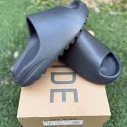 Adida Yeezy Slides