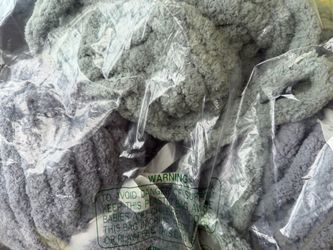 New Chunky yarn 1 sage green 2 grey