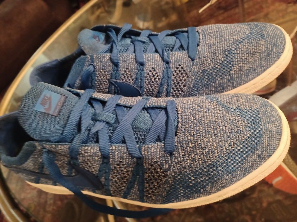 Nike MENS 11.5 Tennis Classic Flyknit Shoes