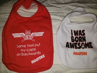 Hooter's Bib's