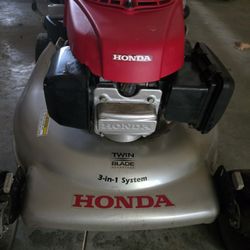 Self Propelled Honda Mower