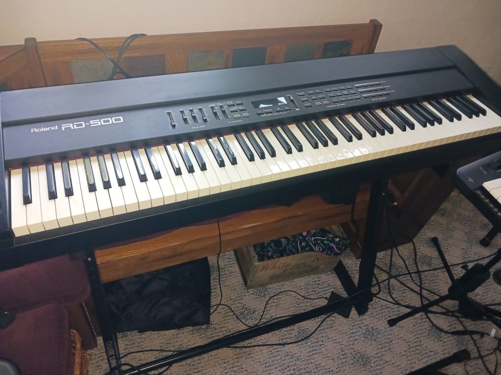 Roland RD 500