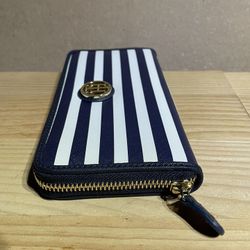 Tommy Hilfiger Women Navy White Long Card Check Wallet NEW WITHOUT TAG