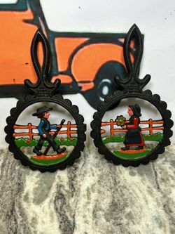 Vintage Cast Iron Hanging Trivet Set Hot Plate Pan Pot Holder Amish Man & Woman
