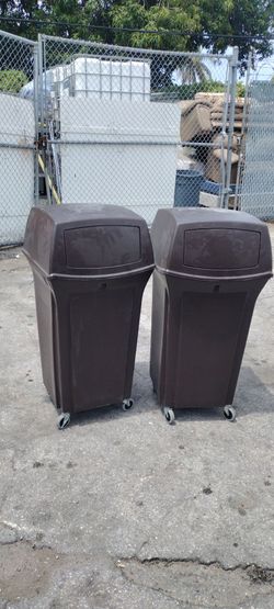 New condition Restaurant Style rolling garbage cans