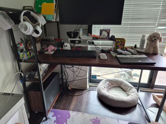 desk with adjustable shelf