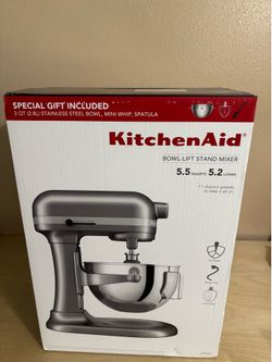 KitchenAid 5.5 Quarts Mixer with Special Gift Included ( brand new)