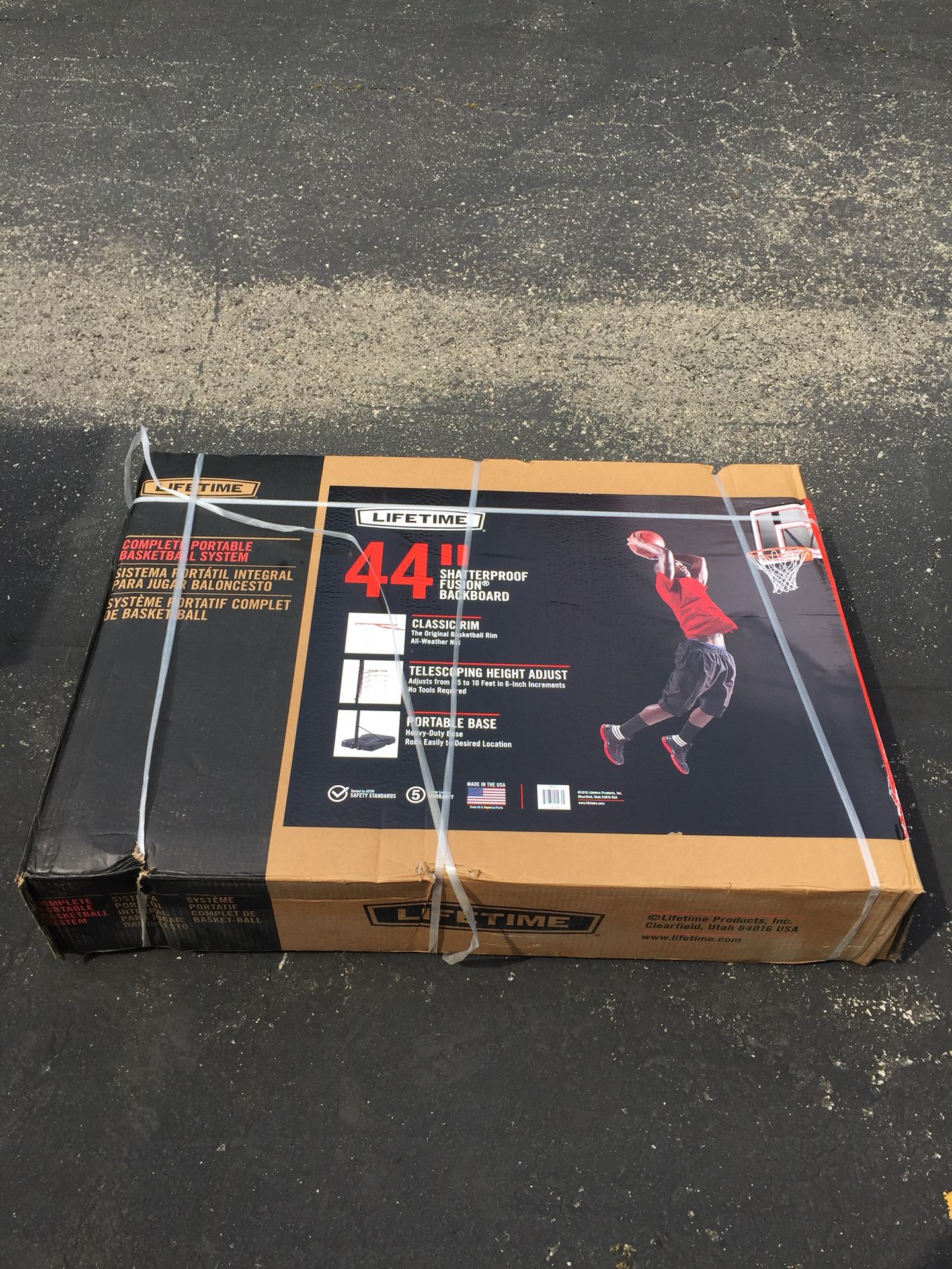 Lifetime Portable 44” Shatterproof Basketball System Brand New