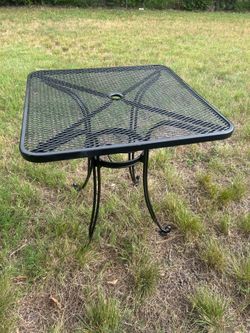 Black wrought iron patio table:29x28” good condition