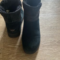 Black UGG