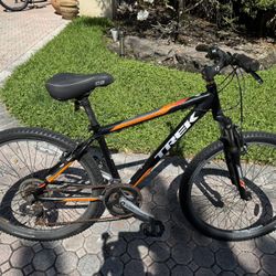 Trek 3500 Bicycle- Info In Description 