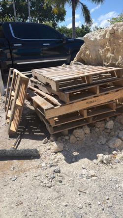 FREE WOOD PALLETS