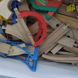 Set Of 200+ Pieces Of Wooden Train Tracks, Engine & Wagongs