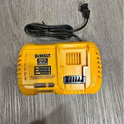 Dewalt DCB118 - fast yellow charger for dewalt 12V, 20V, 60V batteries with cooling fan (brand new)