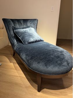 SCHNADIG Designer Velvet Chaise Lounge – Excellent Condition