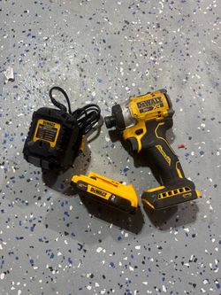 DEWALT XR 20-volt Impact Driver 3-speed 1/4-in Brushless Cordless with 2AH Battery and Charger 2025