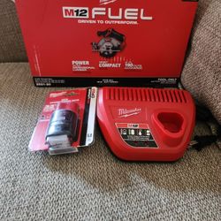 Milwaukee M12 FUEL 5-3/8" Circular Saw 2521-20 battery 2.0ah and charger 