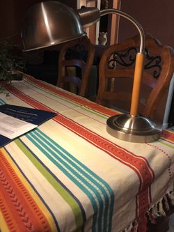 Lamp with adjustable head