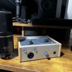 Universal Audio Volts 176 Audio Interface & MXL 770 Microphone