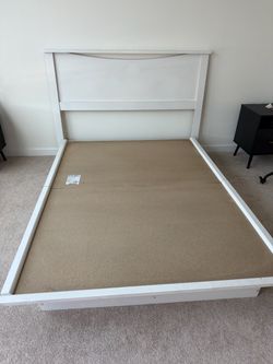 NEED GONE ASAP-South Shore SoHo full size white platform bed with full/queen headboard