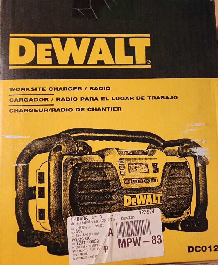 DEWALT 7.2V-18V Radio and Battery Charger (DC012)


