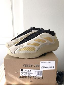 Adidas Yeezy 700 V3 Safflower Size 10