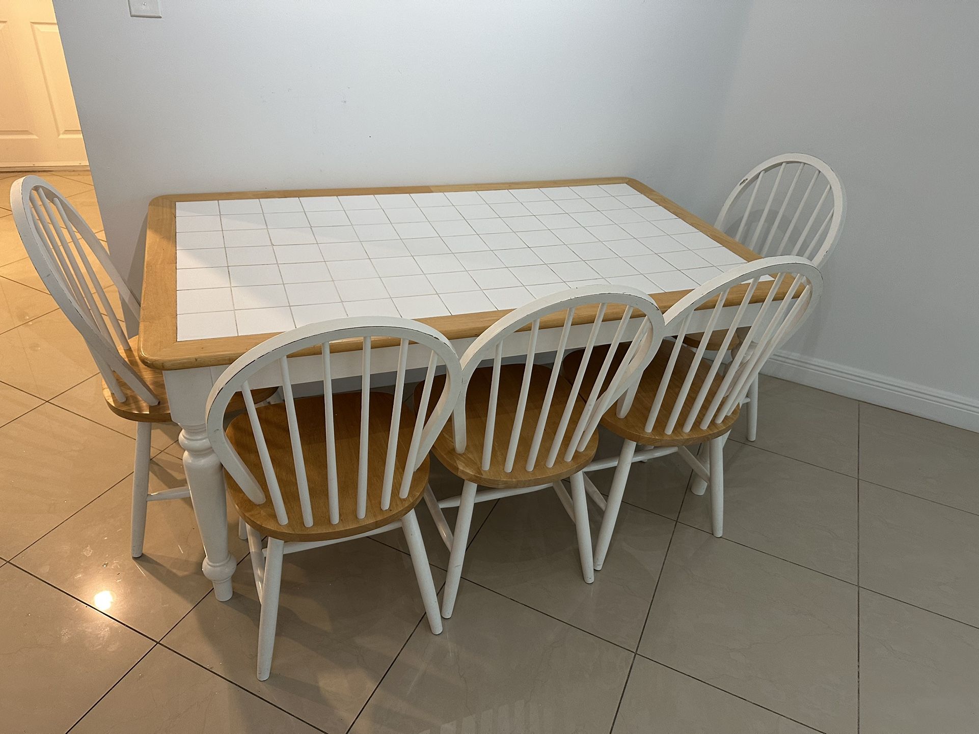 White Dining table With Chairs