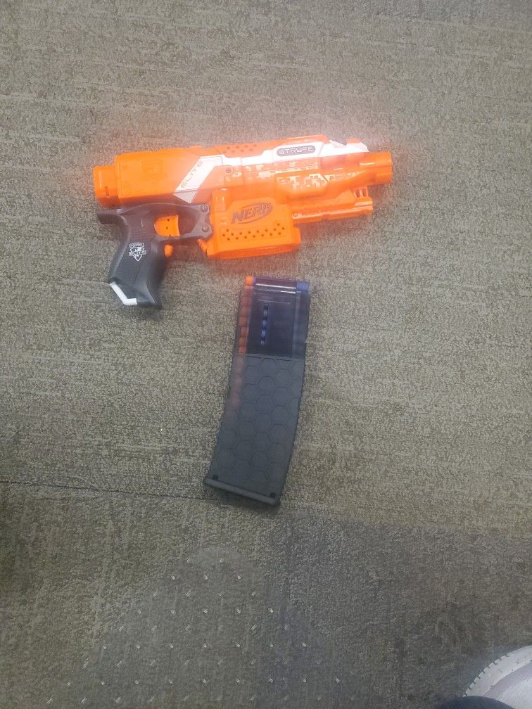 Nerf-N-Strike Elite Stryfe Blaster (battery powered)