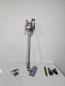 dyson V7 cordless  stick vacuum  cleaner  lightweight