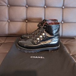 Chanel Boots Sz 39 Mint