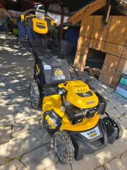 DEWALT
21 in. 196cc E-GOV Engine 3-in-1 Gas RWD Self-Propelled Lawn Mower with High Rear Wheels