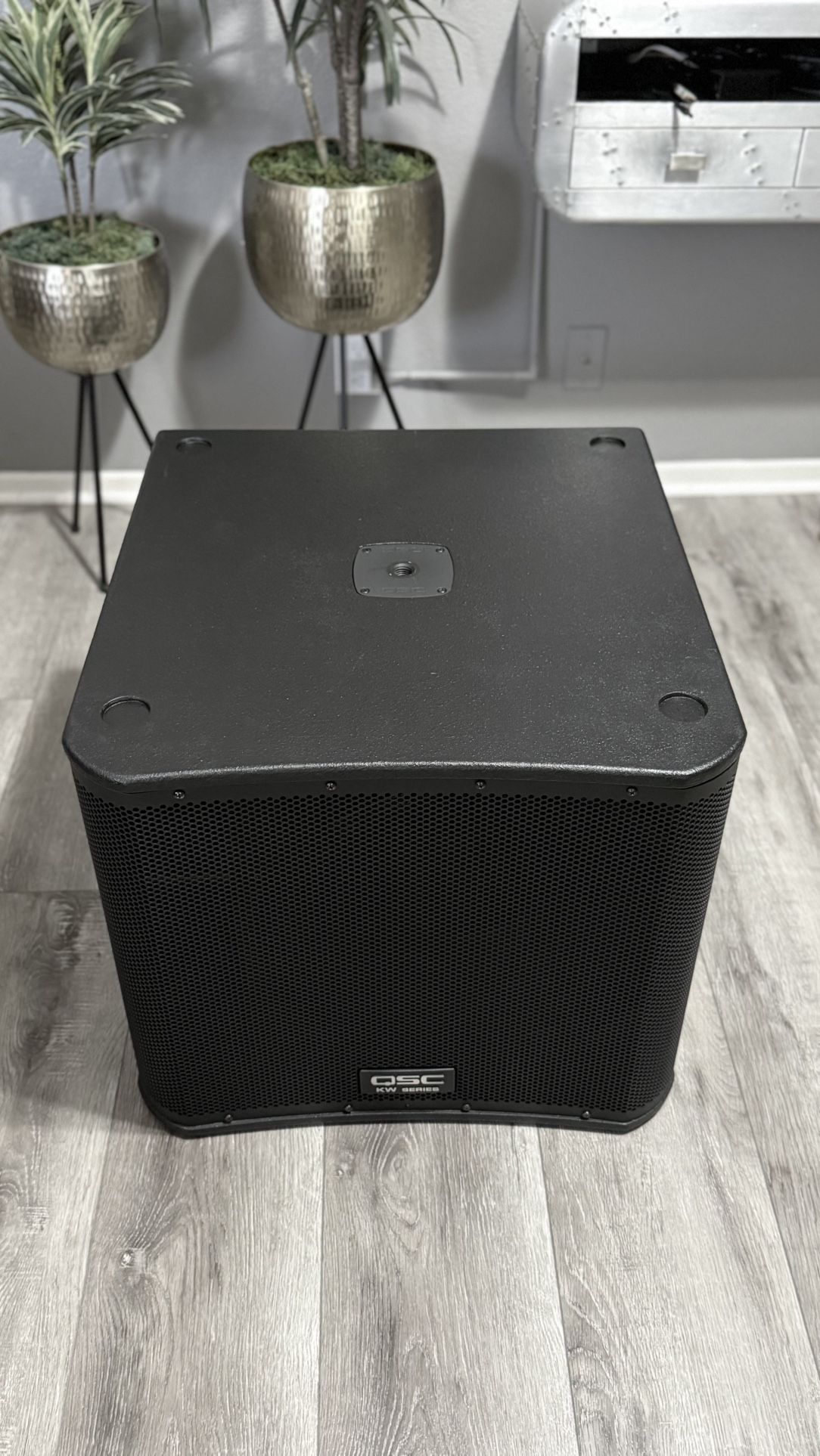QSC KW181 Power Subwoofer With QSC Original Cover 