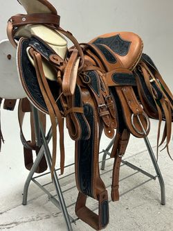 Monturas charra para caballos 100% piel de la mejor calidad y con excelentes diseños  Con todos sus accesorios incluidos  + cincho  + cabezada o corre