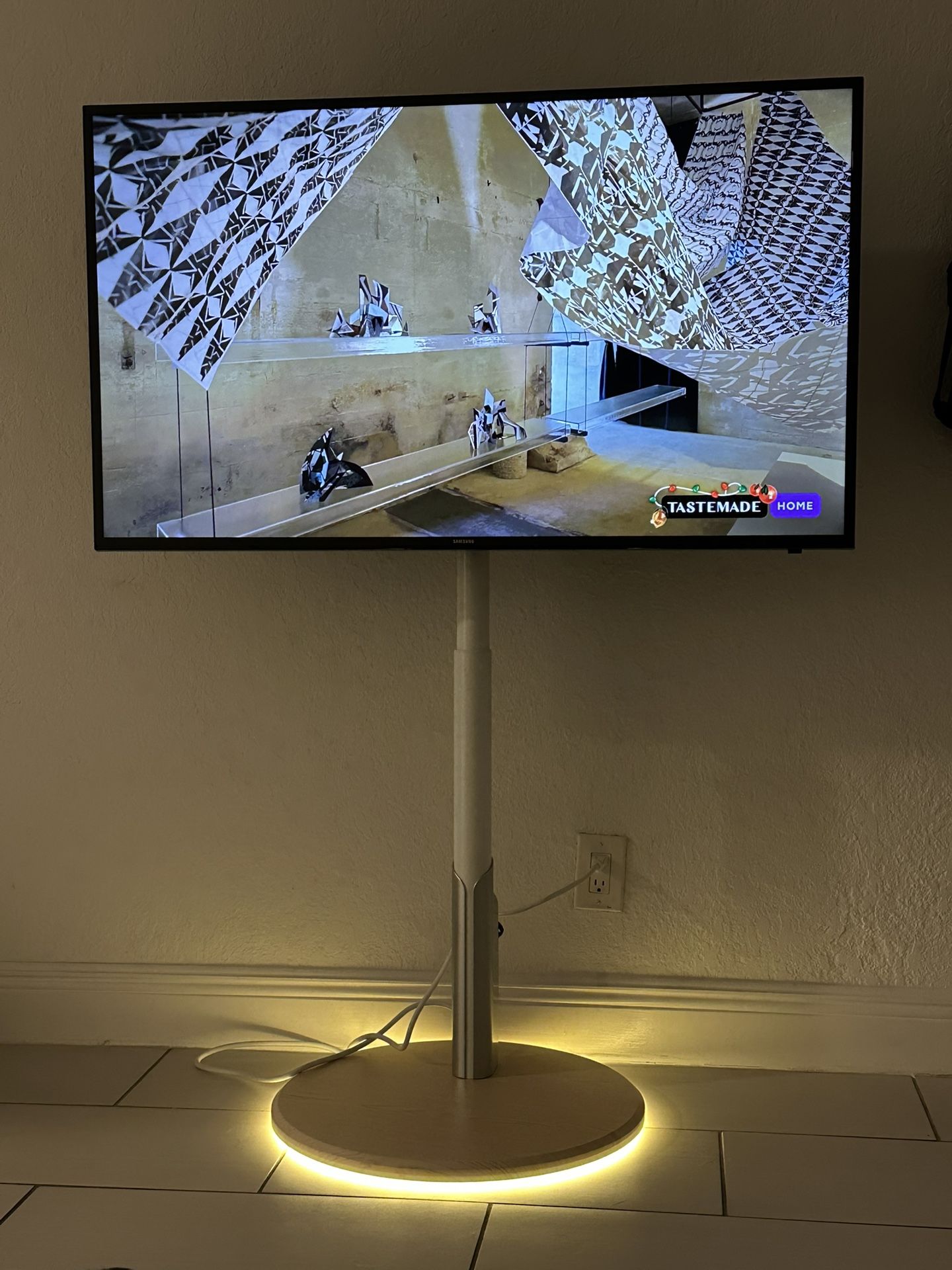 46” Samsung Smart Tv & Stand