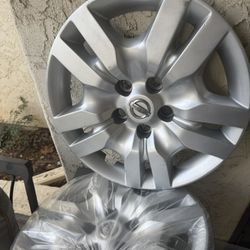 3 - Nissan Altima  2009 Hub Caps 