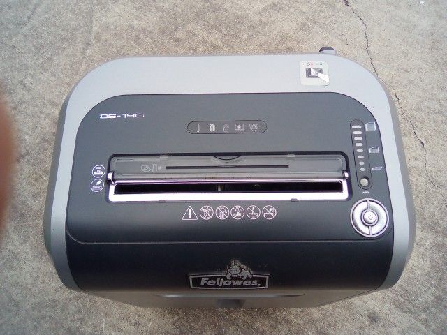 FELLOWS PAPER SHREDDER