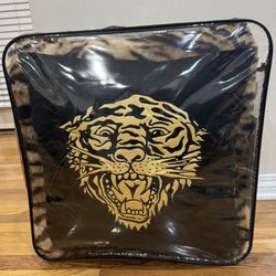 Ed Hardy Tiger Queen Faux Fur 4  Piece Comforter Set 