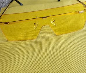 Rimless Yellow Tinted Sunglasses Gold Frame