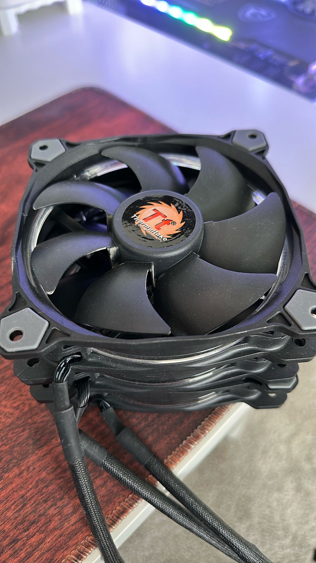 Thermaltake Riing 120mm Fans + RGB controller