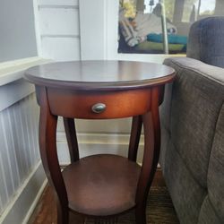 FREE 2 Wood Side Tables 