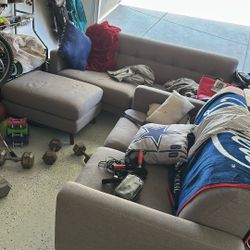 100$ Need Couches Gone! 