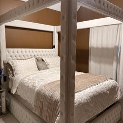 Canopy Queen Size Bed In Cream