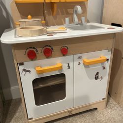 Toy kitchen