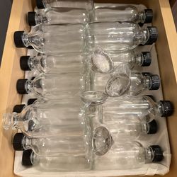 Small glass bottles vials shots with lids (29x) and 3 funnels