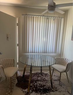 Dining table w 2 chairs