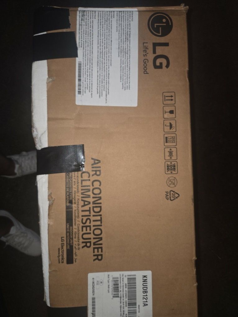 NEW in Original Box LG Air Conditioner single ceiling unit