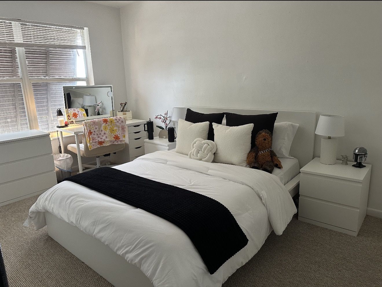 White Queen Bedroom Set With 2 Matching Nightstands